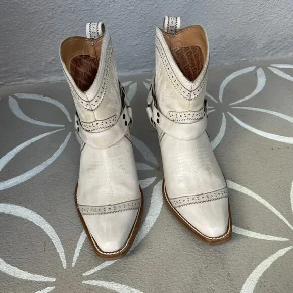 Dingo Snip Toe Cowboy Booties Ivory Size 7.5 - Picture 1 of 5